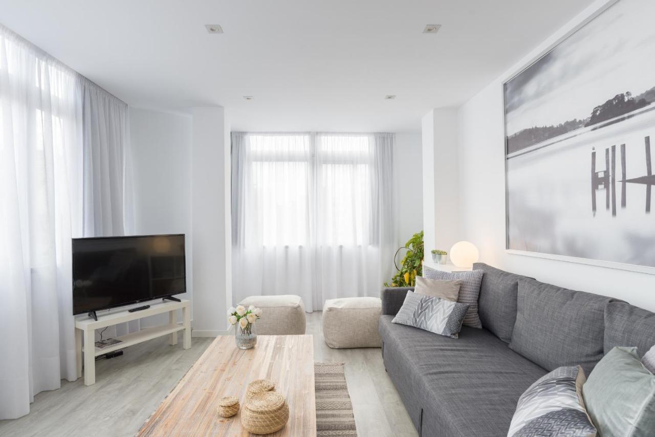 Urbe10 Angel Ganivet 2 Bedrooms Apartment Малага Экстерьер фото