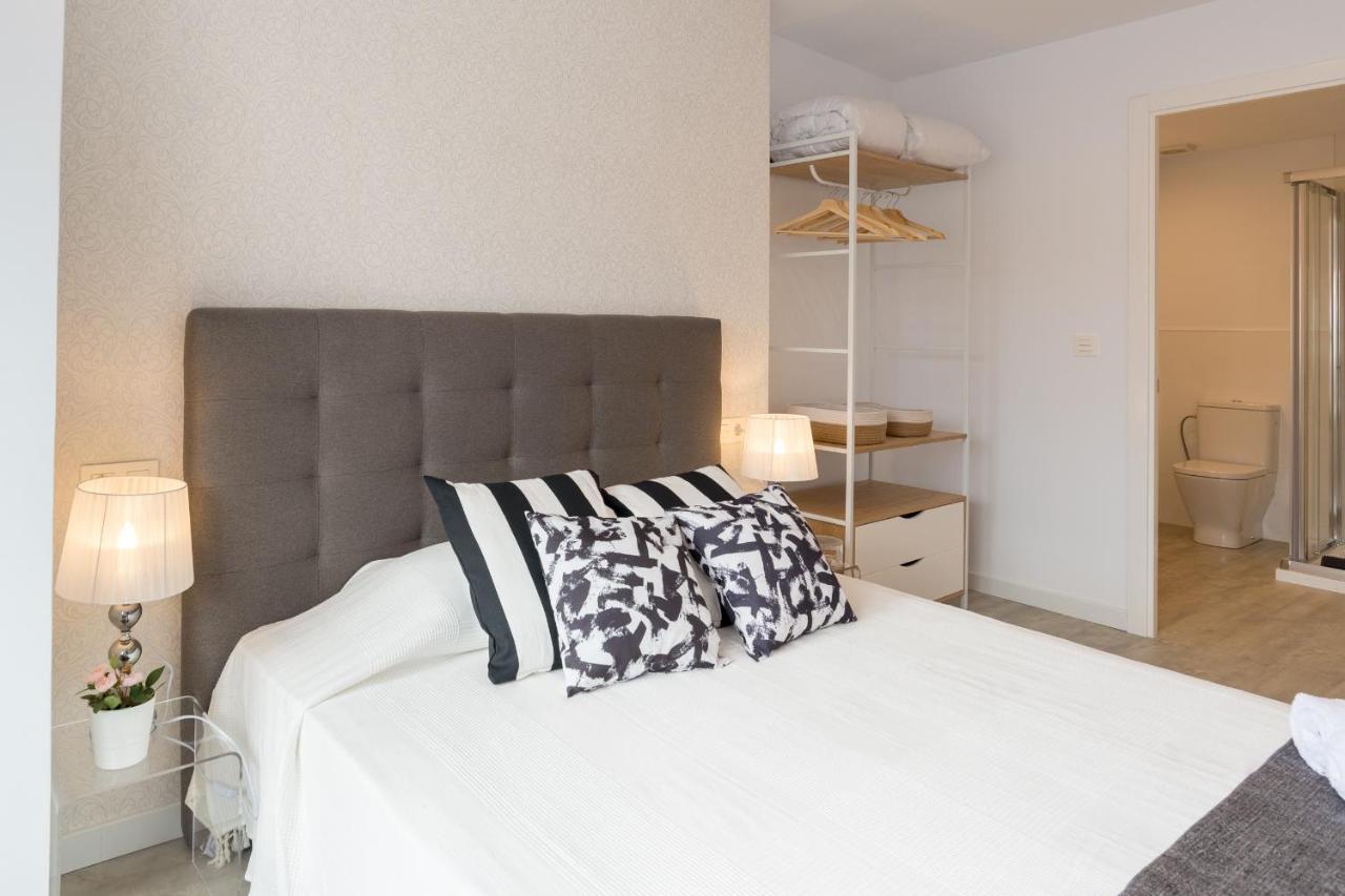 Urbe10 Angel Ganivet 2 Bedrooms Apartment Малага Экстерьер фото