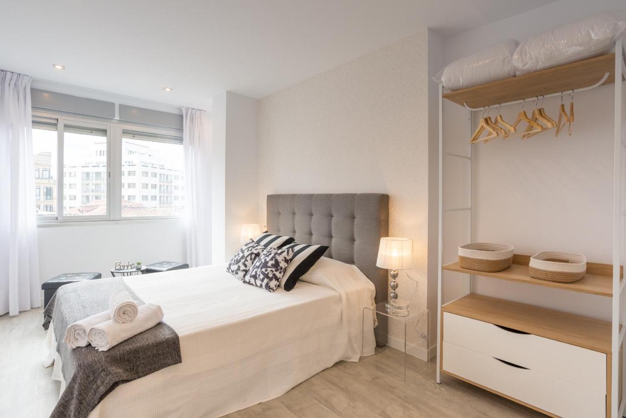 Urbe10 Angel Ganivet 2 Bedrooms Apartment Малага Экстерьер фото